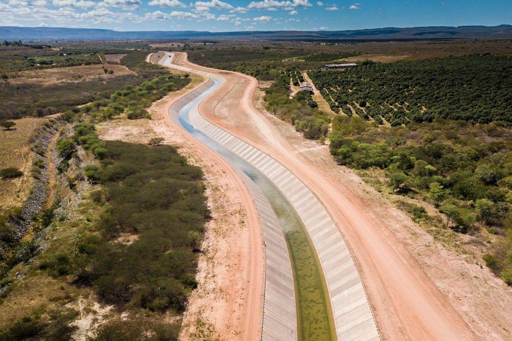 Canal de concreto da transposição do São Francisco
